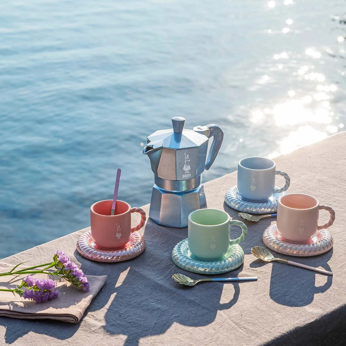 Bialetti Moka Express Wave Blue with Espresso Cups Gift Set